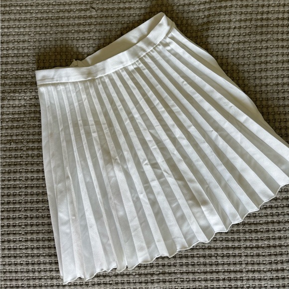 Ivory Closet London Pleated Mini Skirt - Picture 3 of 5